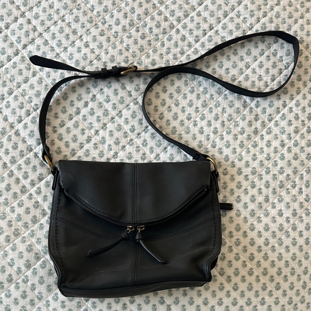 Elegant Black Leather Shoulder Bag